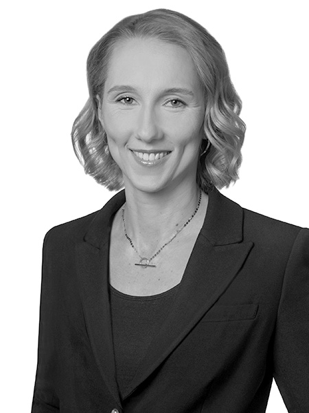 Karen Brennan,Directora Financiera