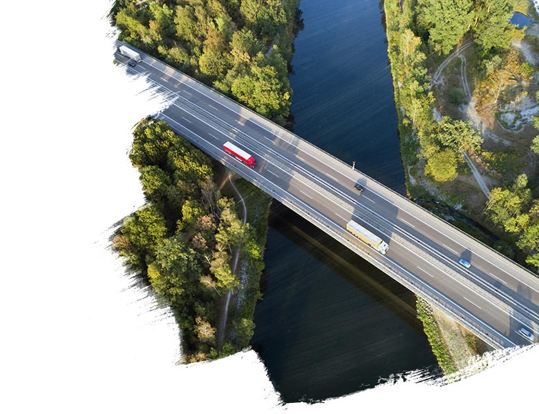 Luftaufnahme Autobahnbrücke über der Donau in Bayern