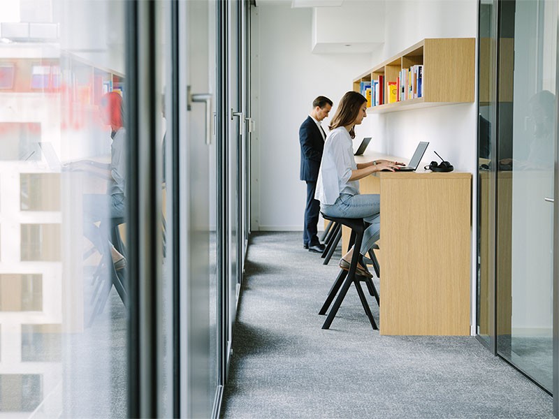Offices adapted to hybrid work